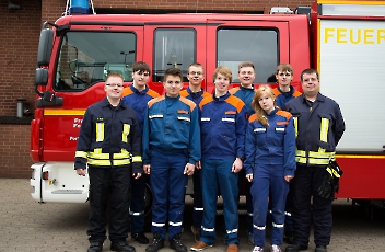 Gruppenbild Jugendfeuerwehr mit Betreuer 2013