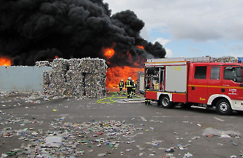 SLIDER_1_Großbrand_Toensmeier